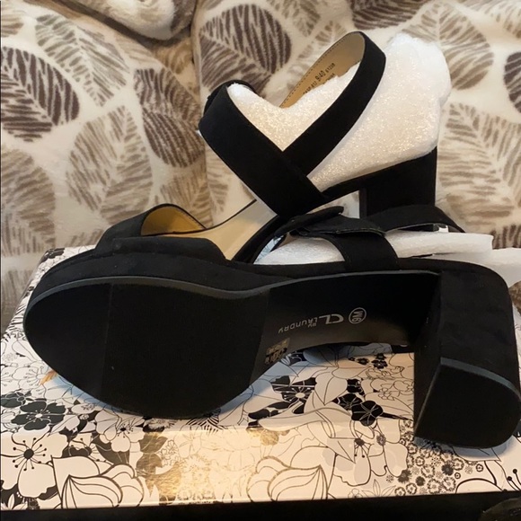 CL by Laundry Genna platform sandals - Picture 7 of 7